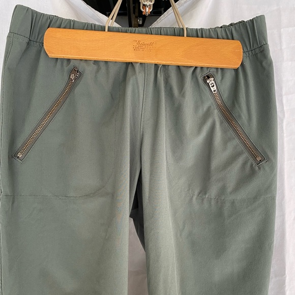 Athleta Relaxed Fit Capris - Picture 3 of 9